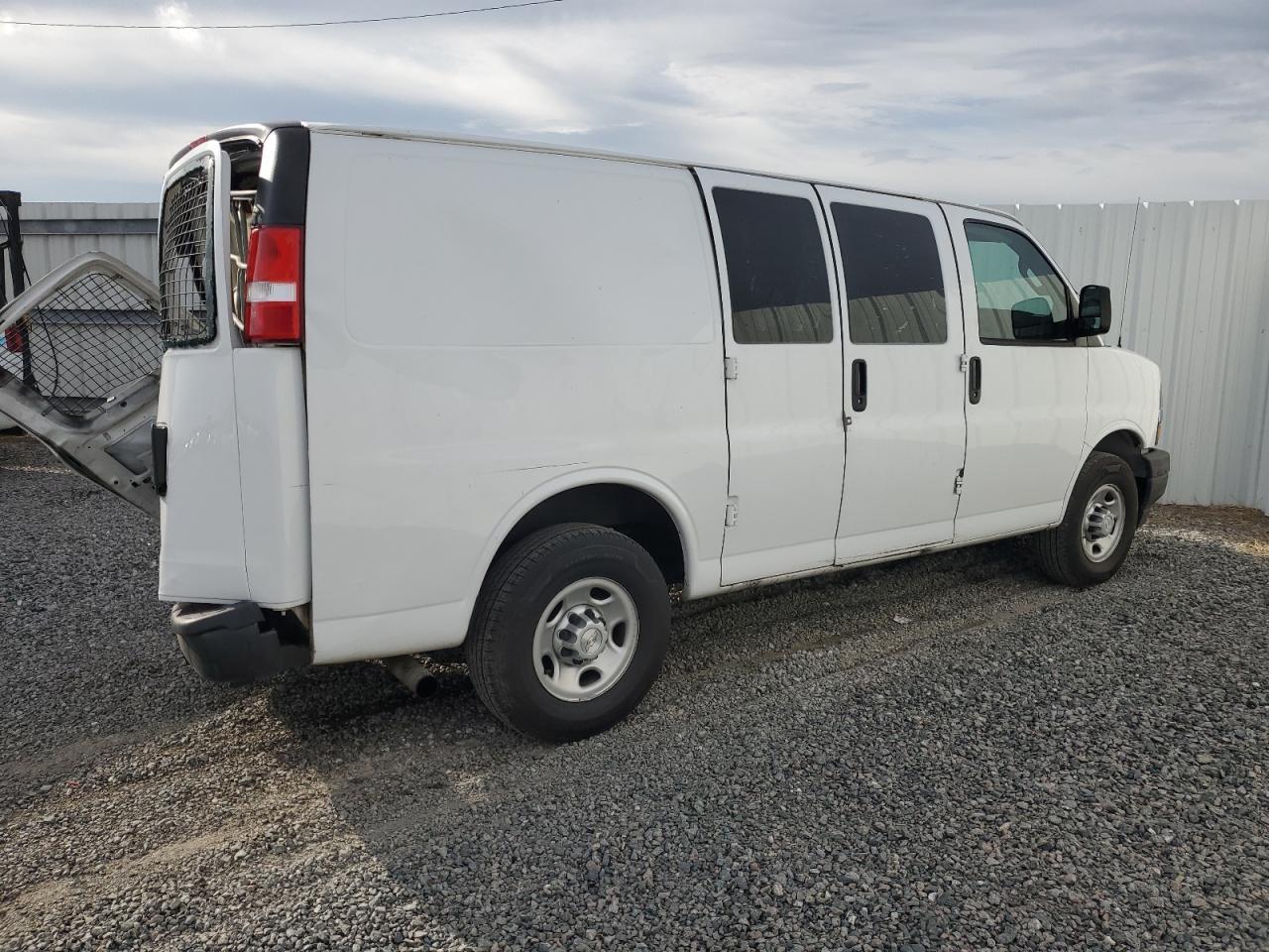 2018 Chevrolet Express G2500 - Фото 3