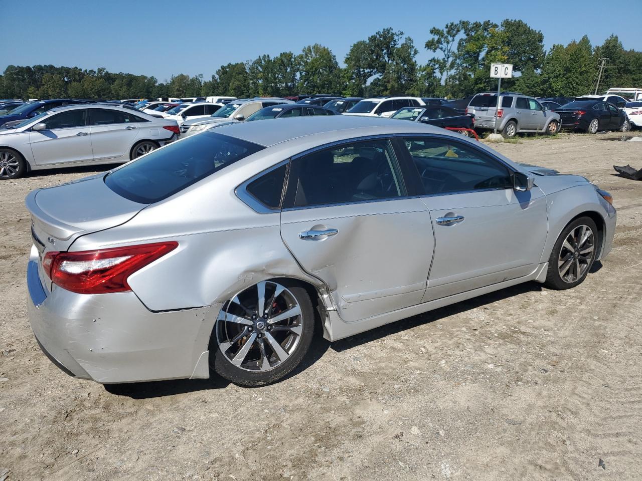 2016 Nissan Altima 2.5 - Image 3