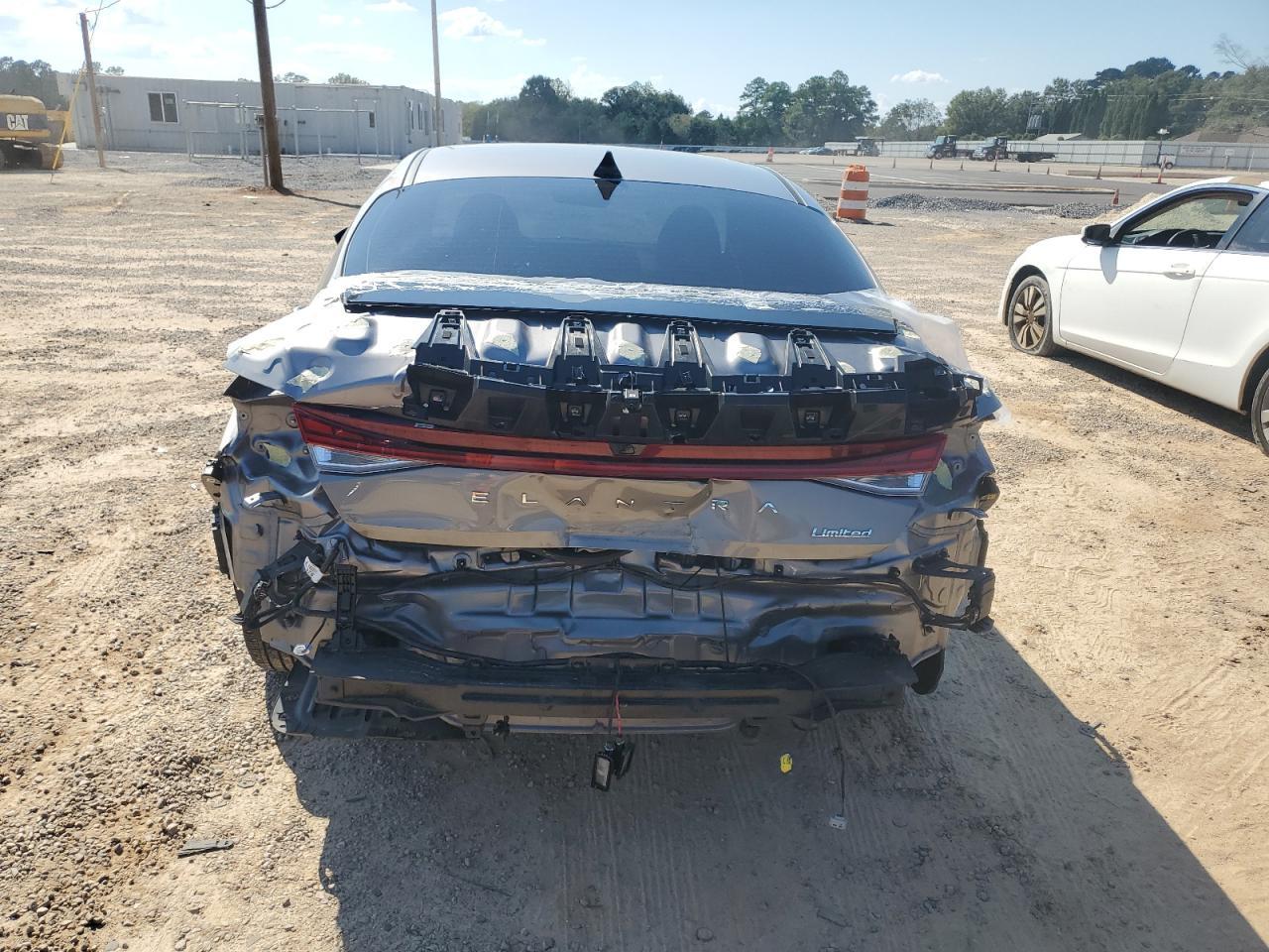 2023 Hyundai Elantra Limited - Image 6