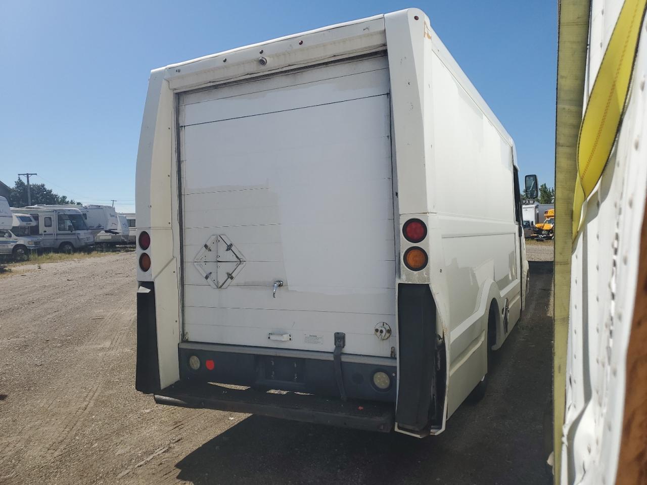2013 Isuzu Npr - Image 3