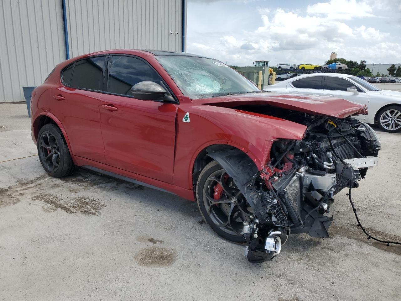 2020 Alfa Romeo Stelvio Quadrifoglio - Фото 4