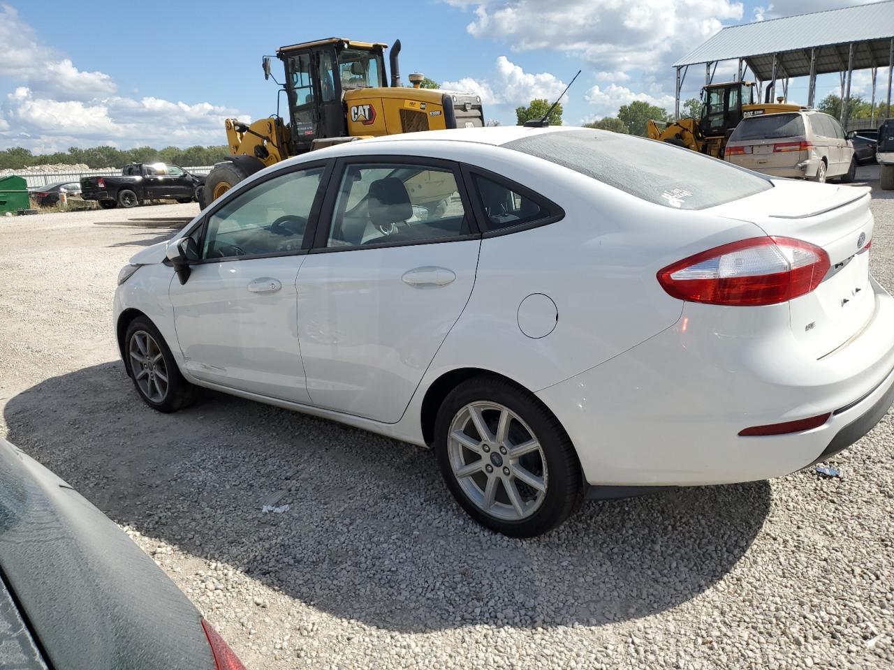 2019 Ford Fiesta Se - Image 2