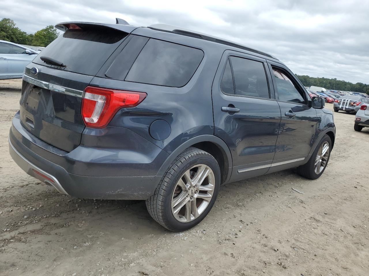 2017 Ford Explorer Xlt - Image 3