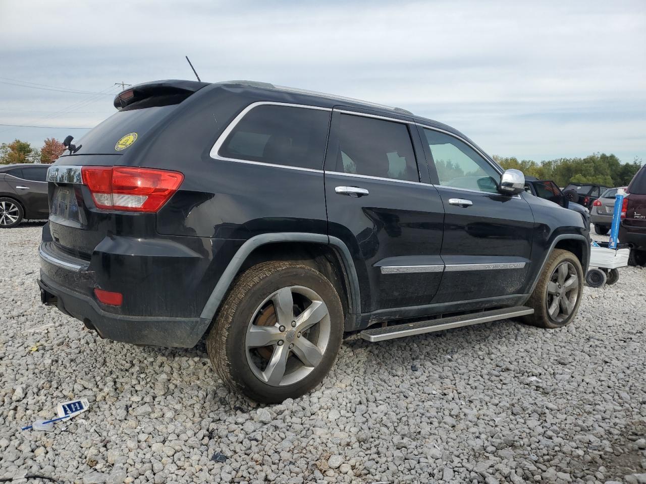 2012 Jeep Grand Cherokee Overland - Image 3