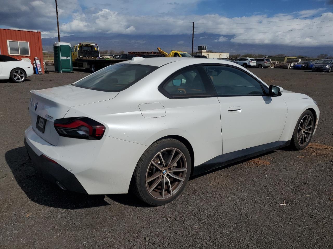 2023 BMW 230I - Фото 3