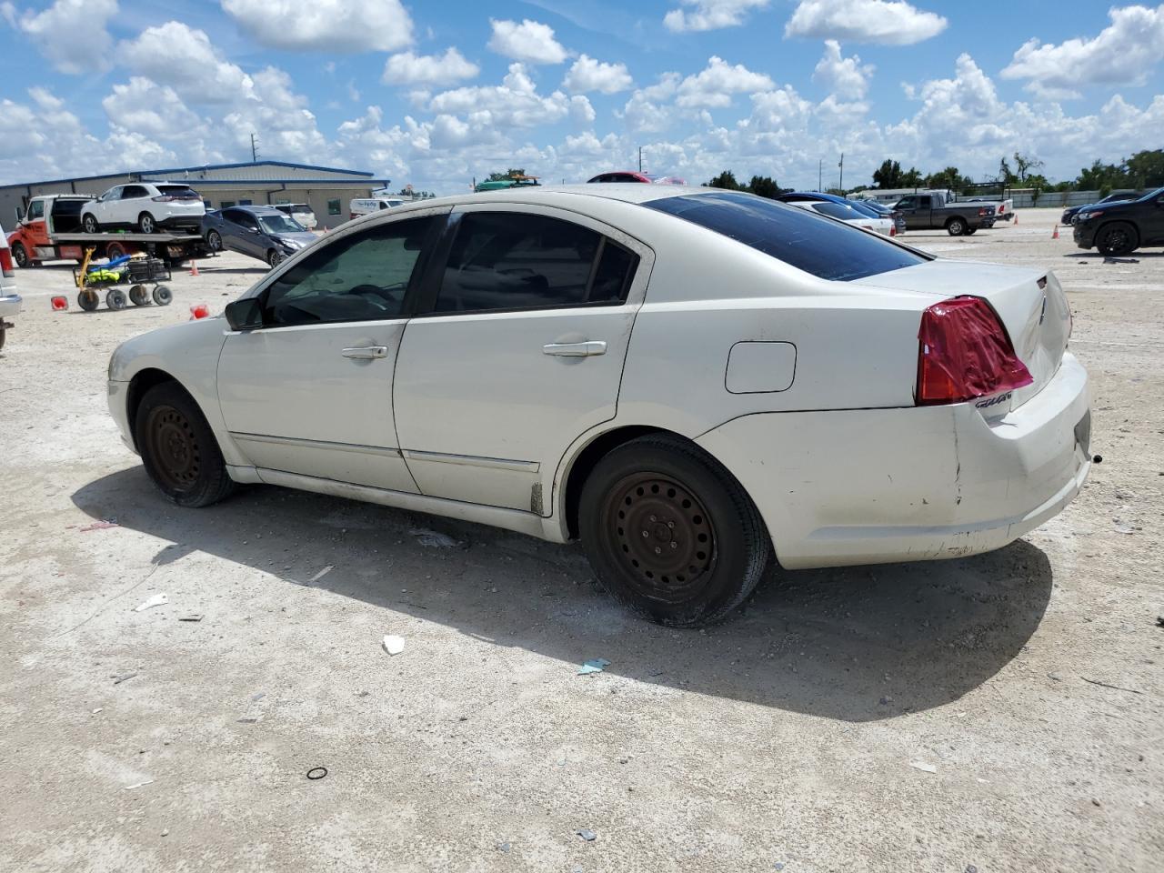 2004 Mitsubishi Galant Es Medium - Image 2