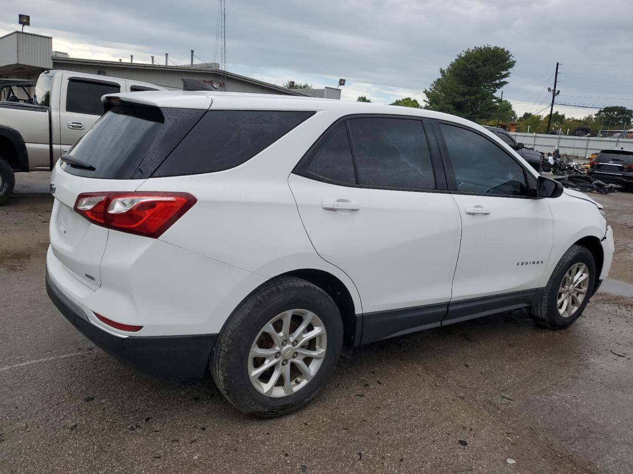 2018 Chevrolet Equinox Ls - Image 3