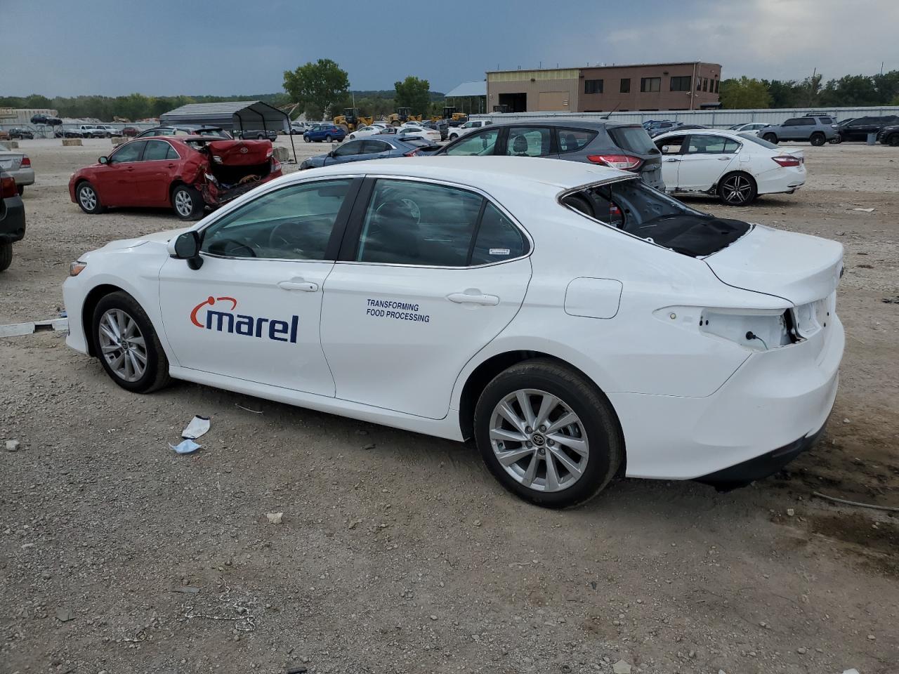 2023 Toyota Camry Le - Фото 2