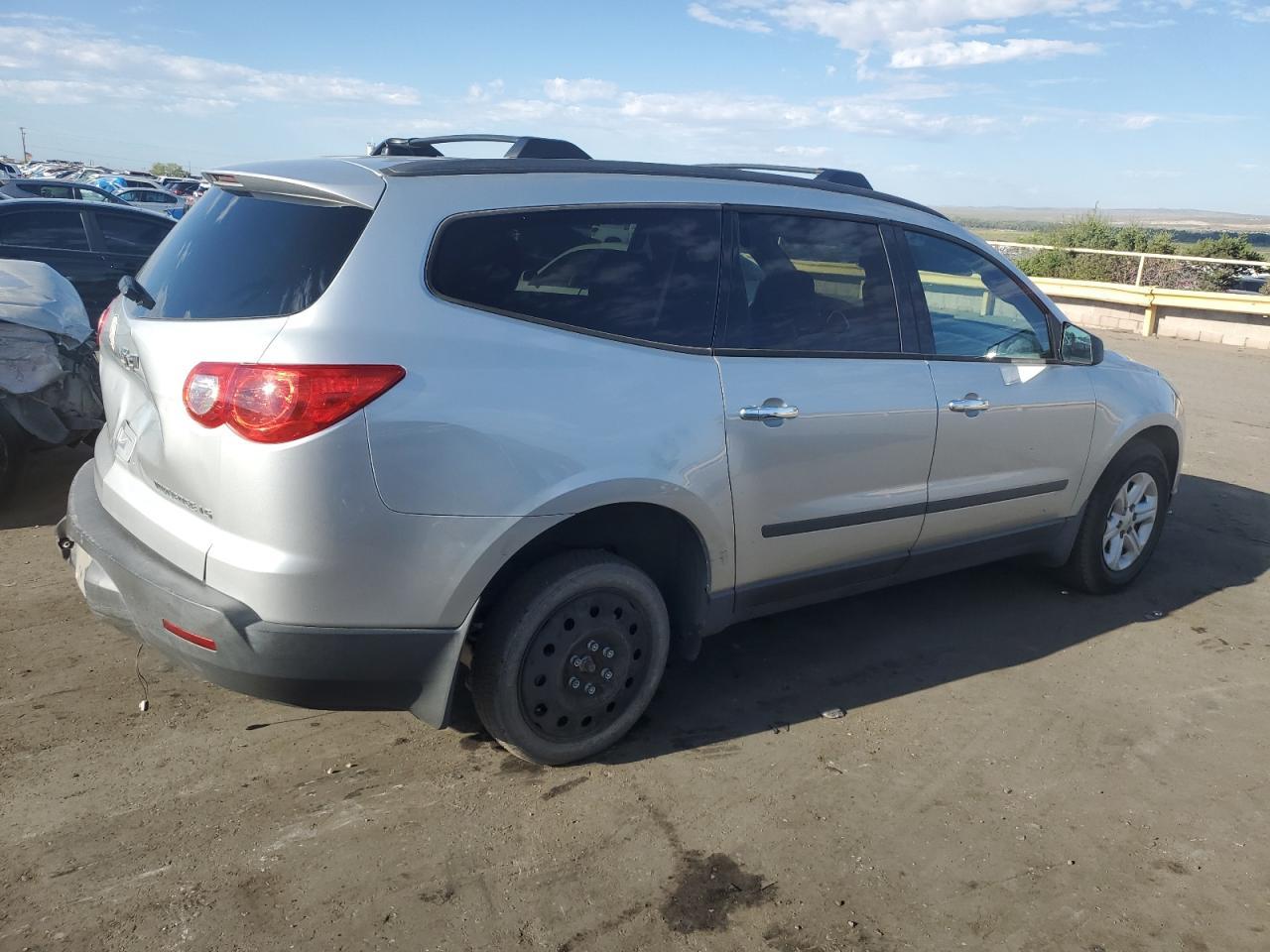 2011 Chevrolet Traverse Ls - Фото 3