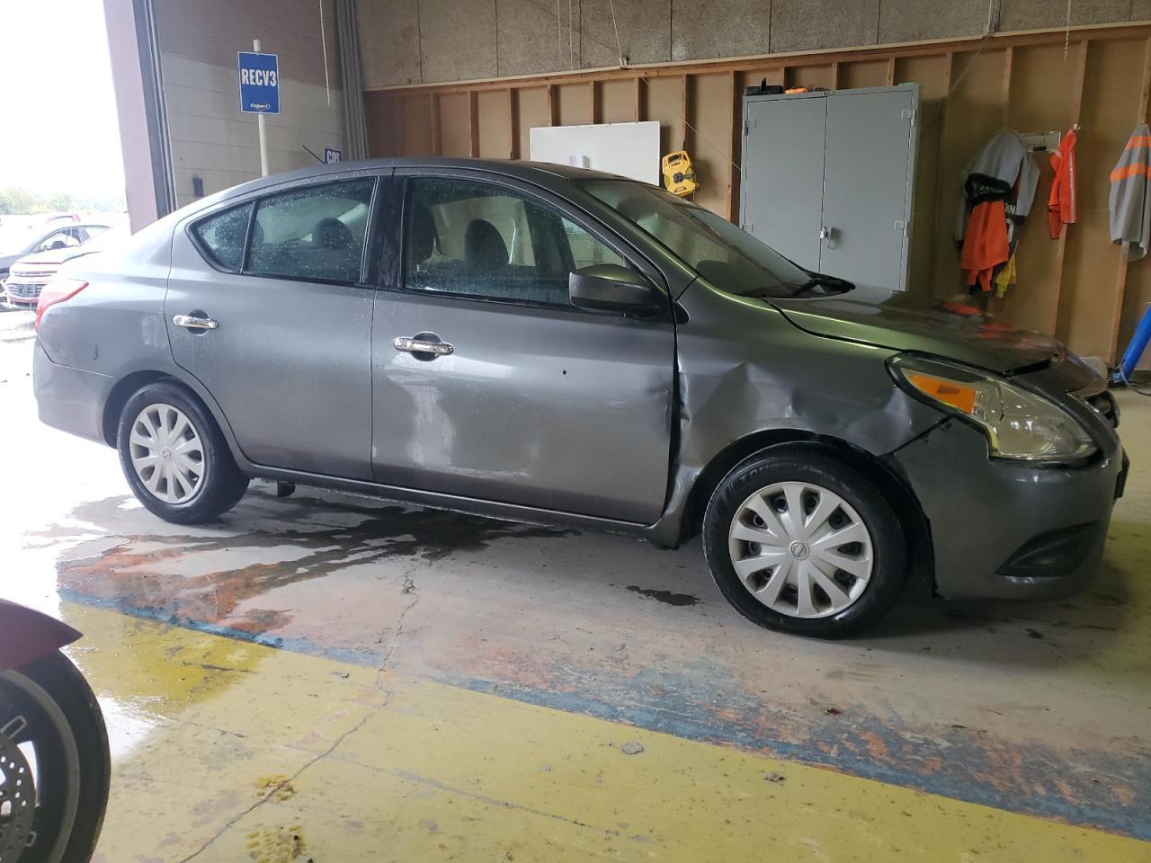 2019 Nissan Versa S - Фото 4