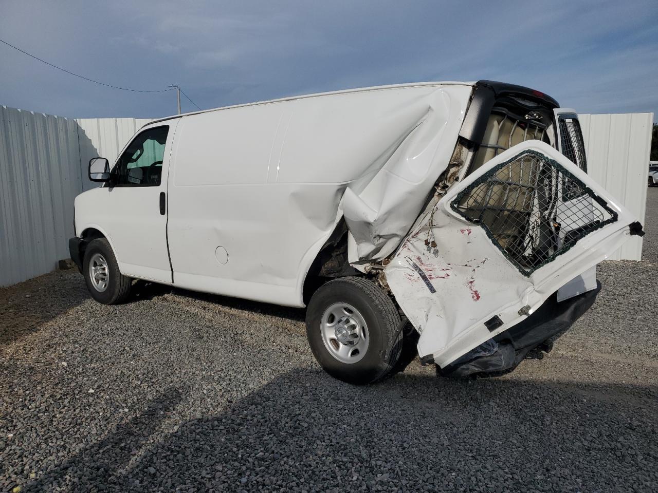 2018 Chevrolet Express G2500 - Фото 2