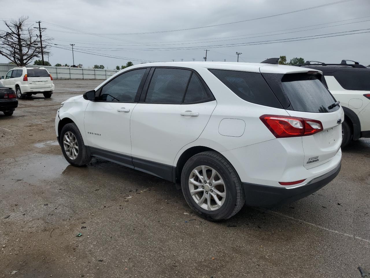 2018 Chevrolet Equinox Ls - Image 2