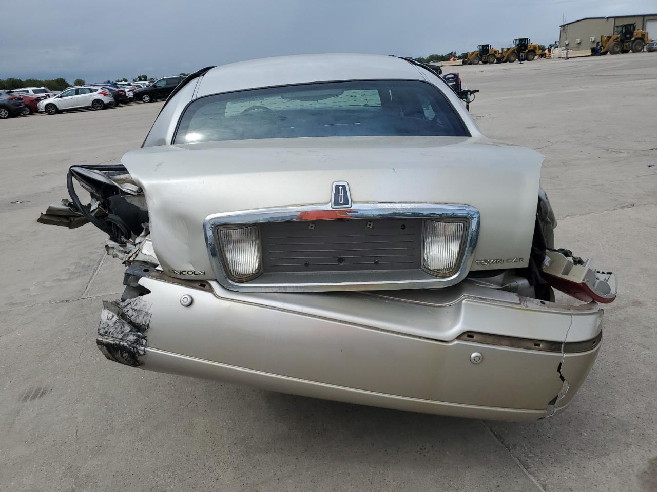 2005 Lincoln Town Car Signature Limited - Фото 6