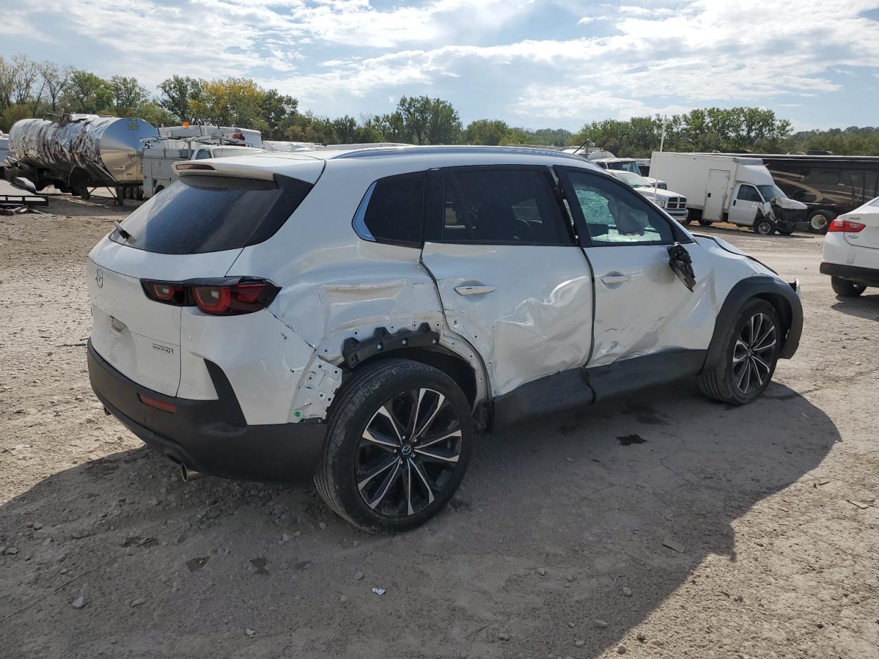 2023 Mazda Cx-50 Premium Plus - Фото 3