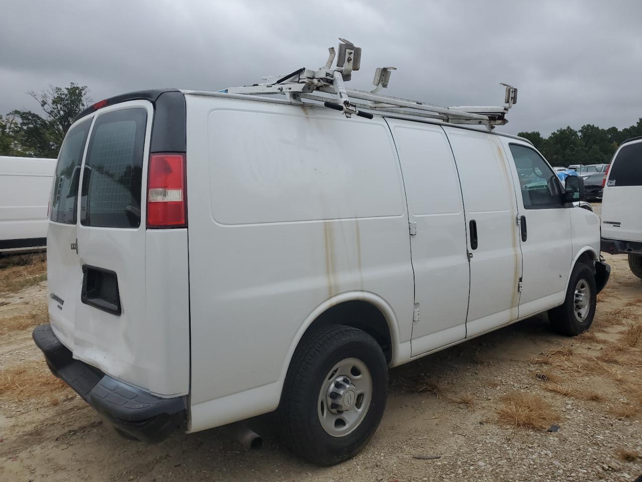 2015 Chevrolet Express G2500 - Фото 3