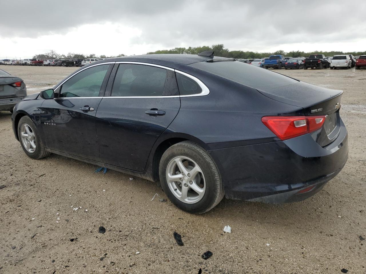 2017 Chevrolet Malibu Ls - Фото 2