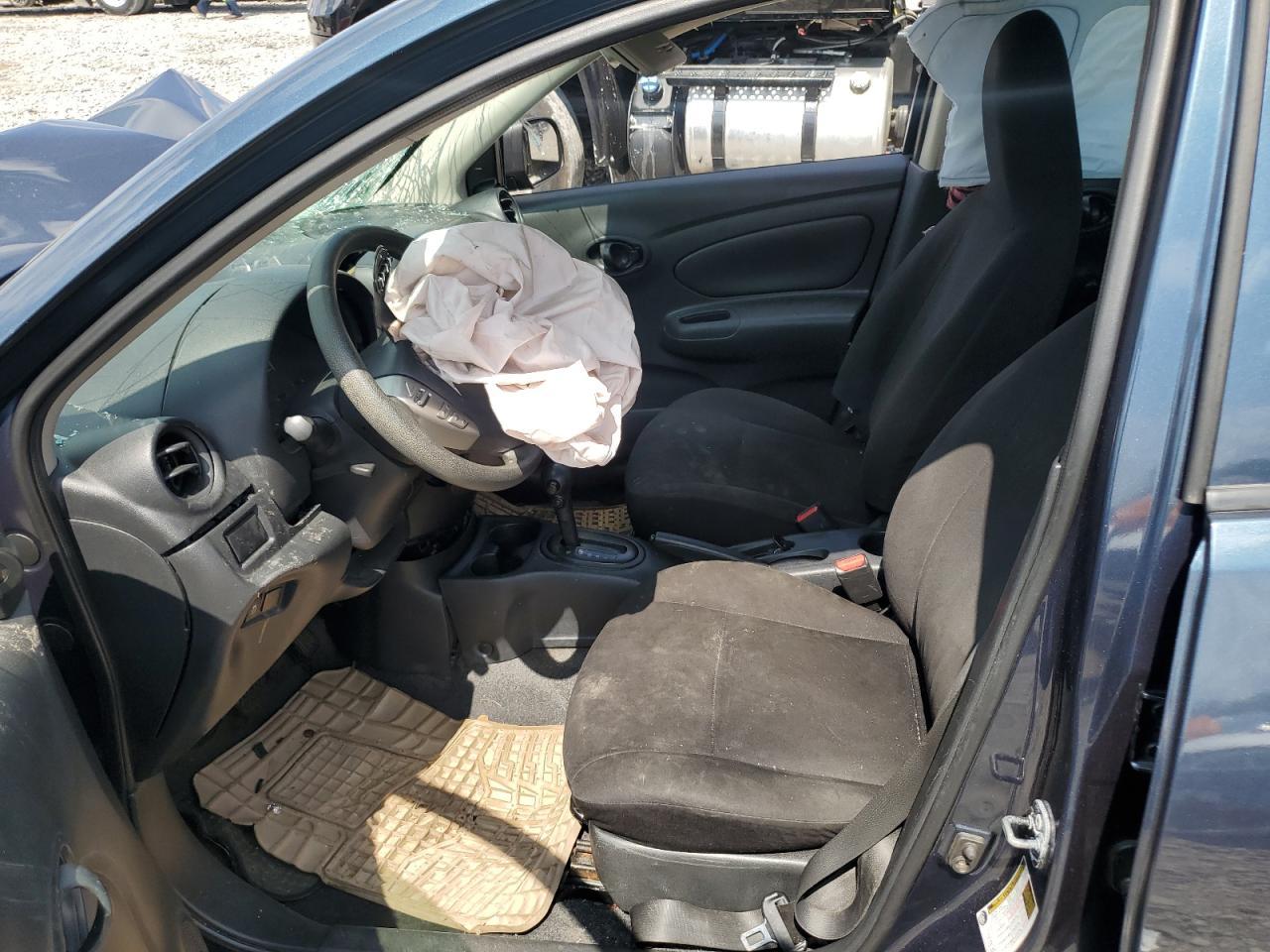 2015 Nissan Versa S - Фото 7