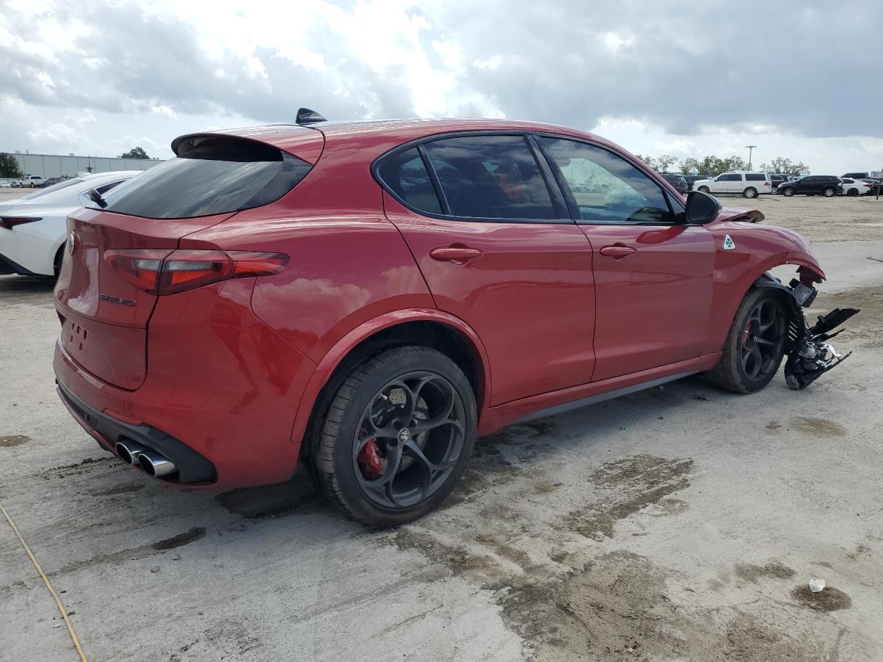 2020 Alfa Romeo Stelvio Quadrifoglio - Фото 3