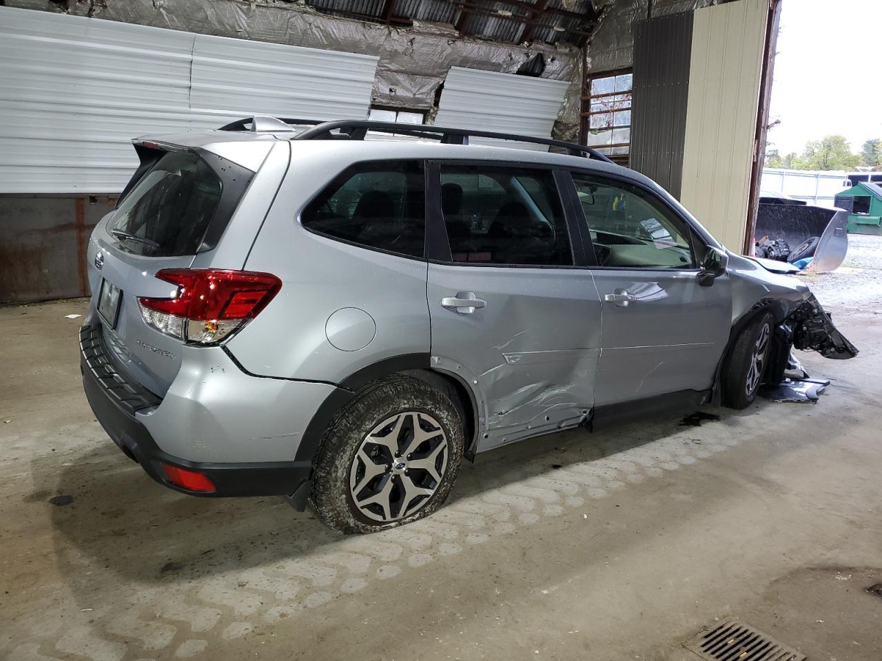 2023 Subaru Forester Premium - Фото 3