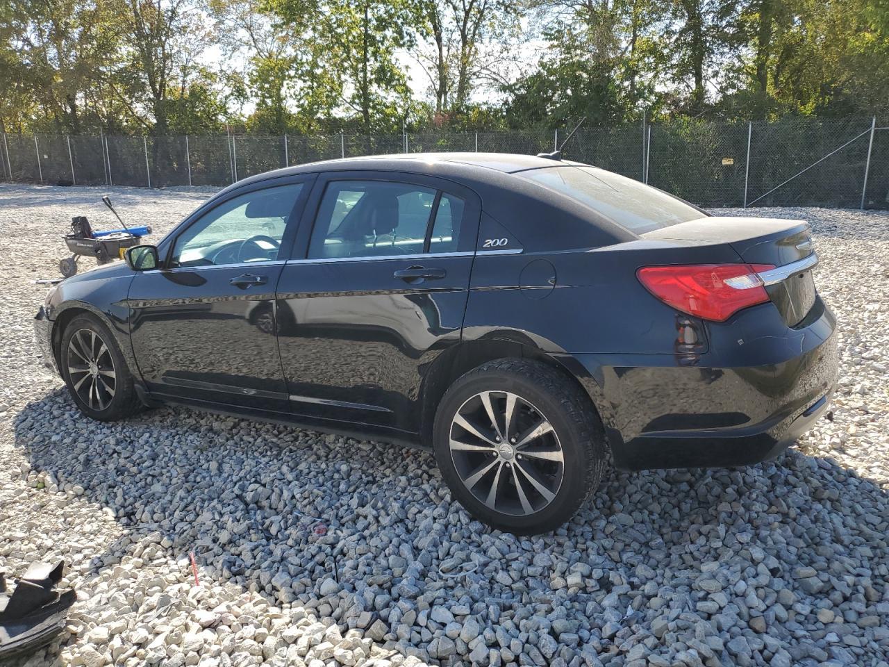2014 Chrysler 200 Limited - Фото 2