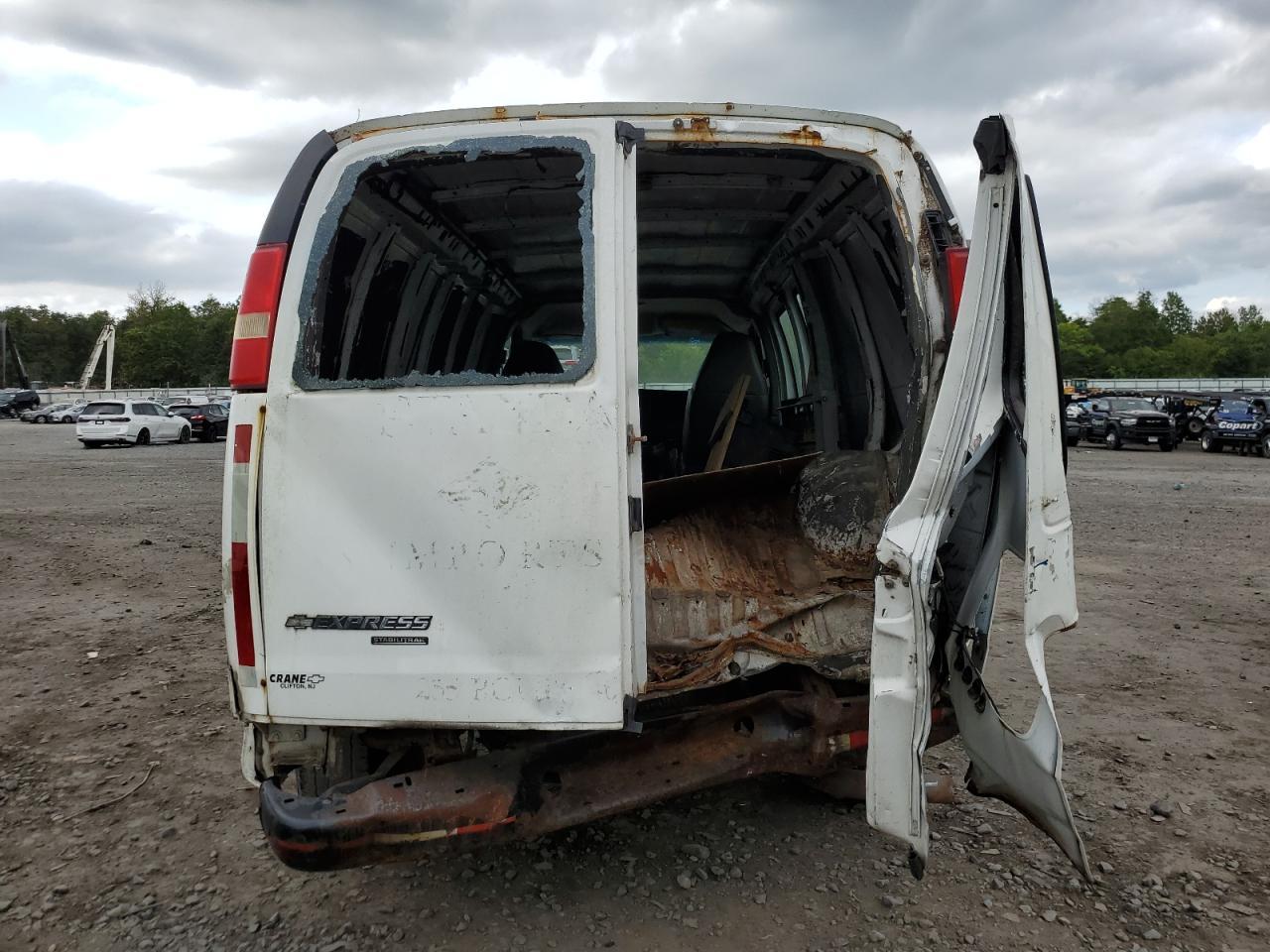 2013 Chevrolet Express G3500 - Image 6