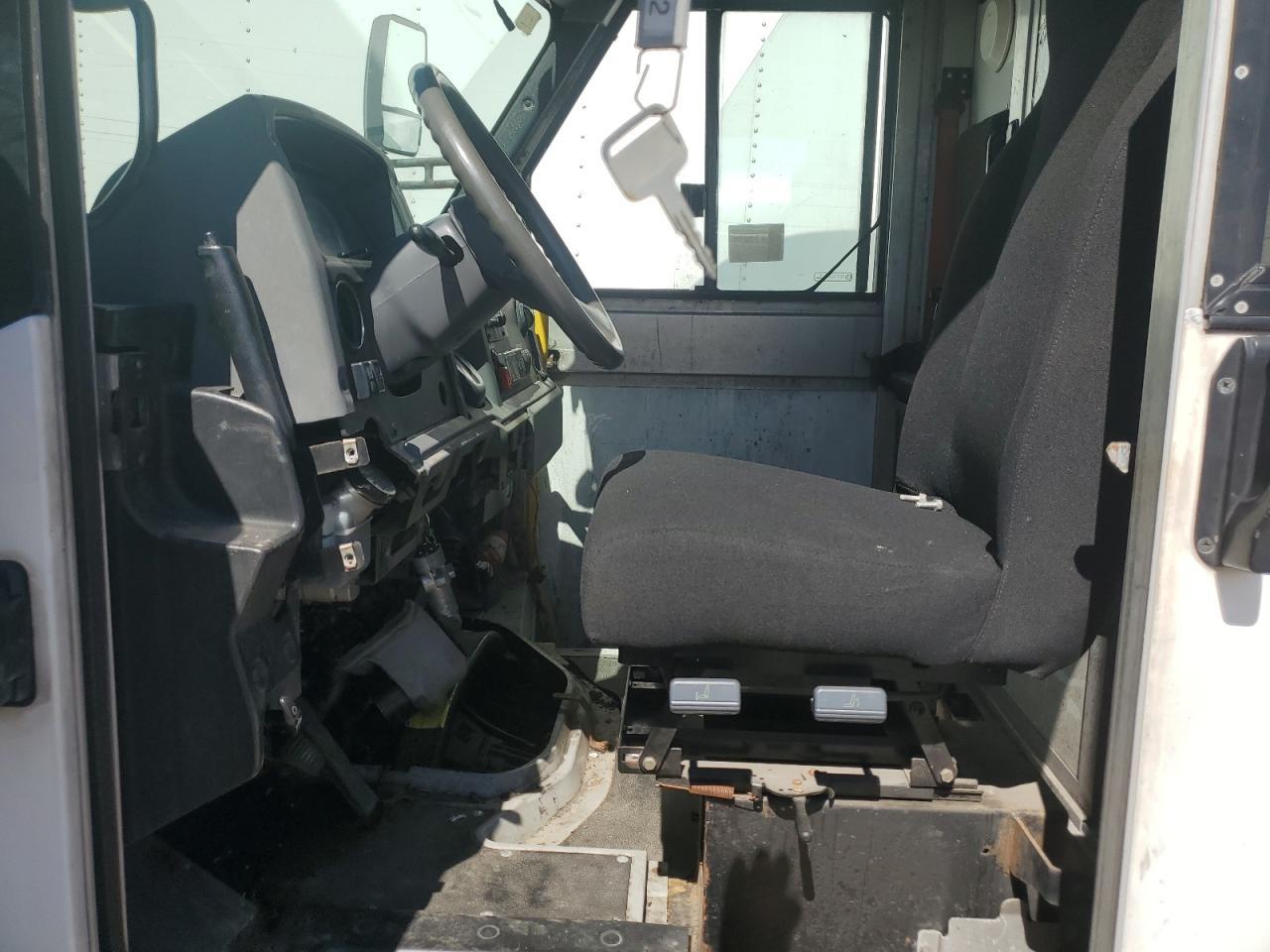 2013 Isuzu Npr - Image 7