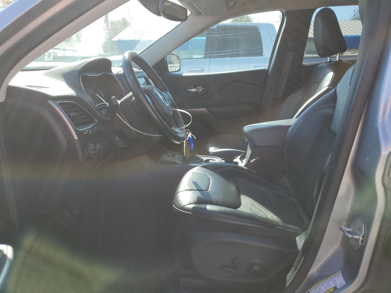 2019 Jeep Cherokee Latitude Plus - Фото 7