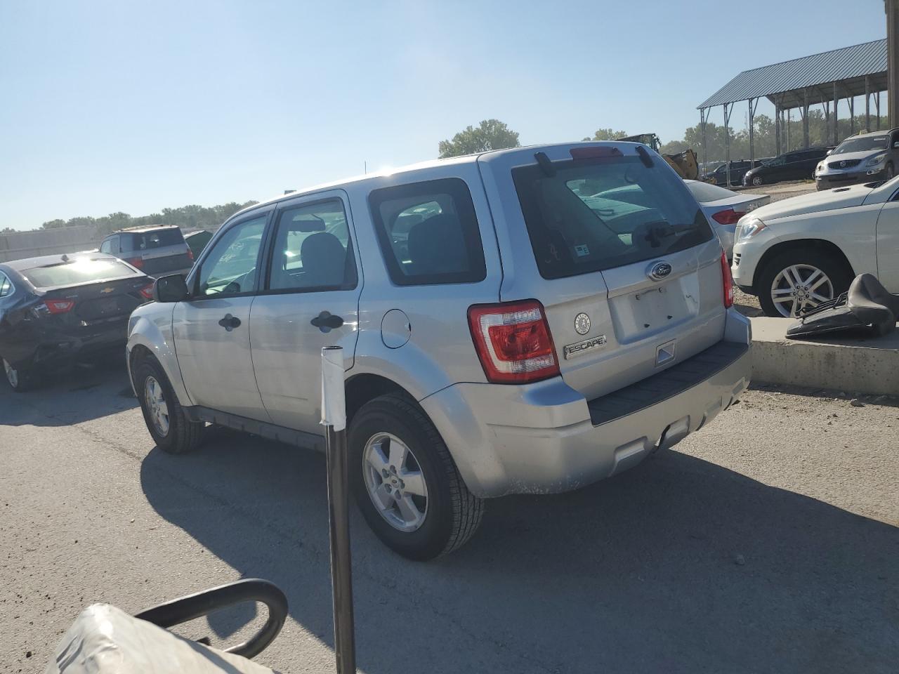 2011 Ford Escape Xls - Фото 2