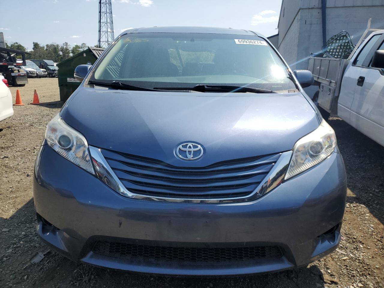 2016 Toyota Sienna Le - Image 5