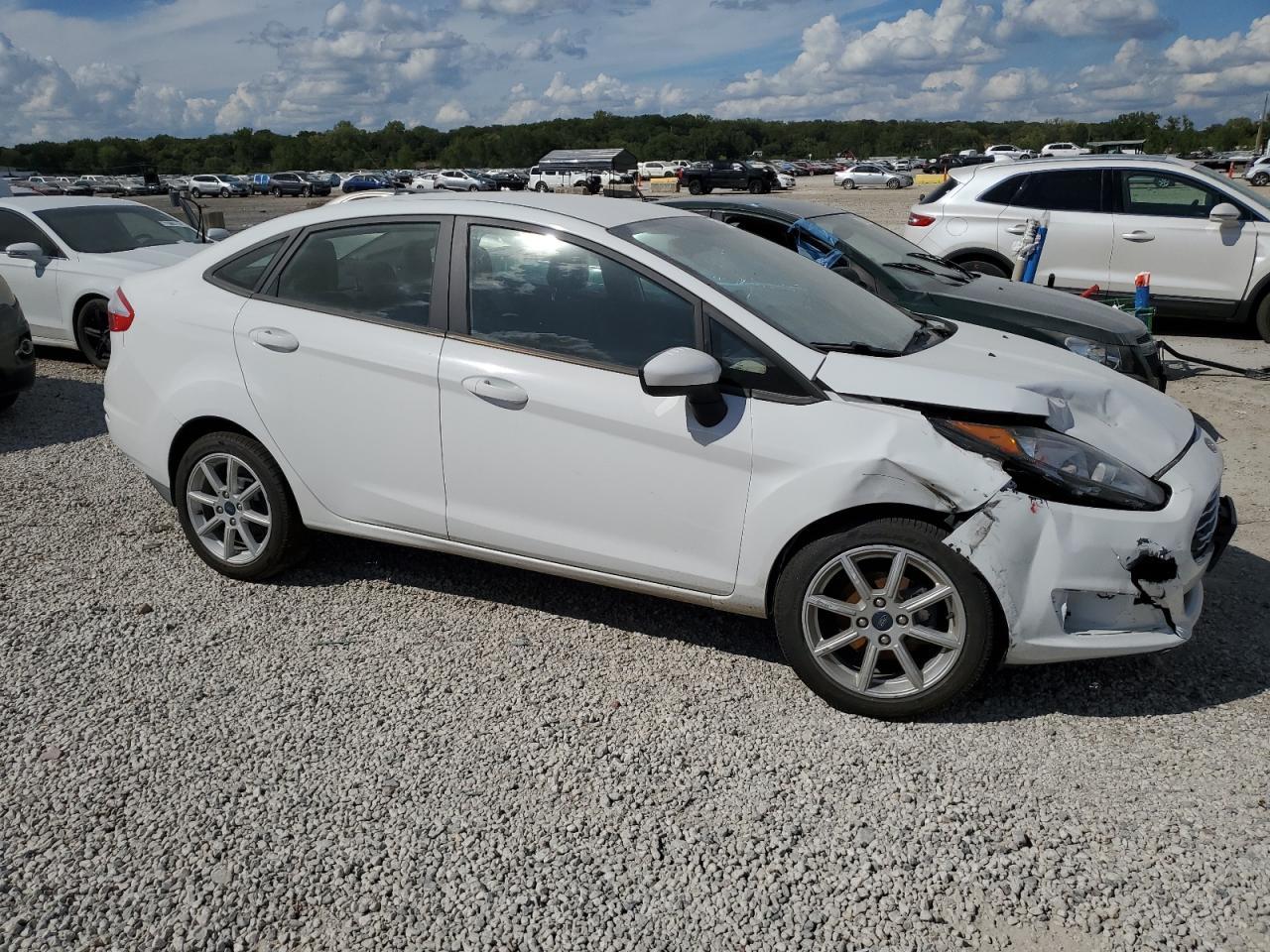 2019 Ford Fiesta Se - Image 4