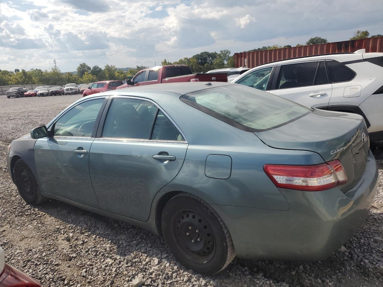 2010 Toyota Camry Base - Фото 2