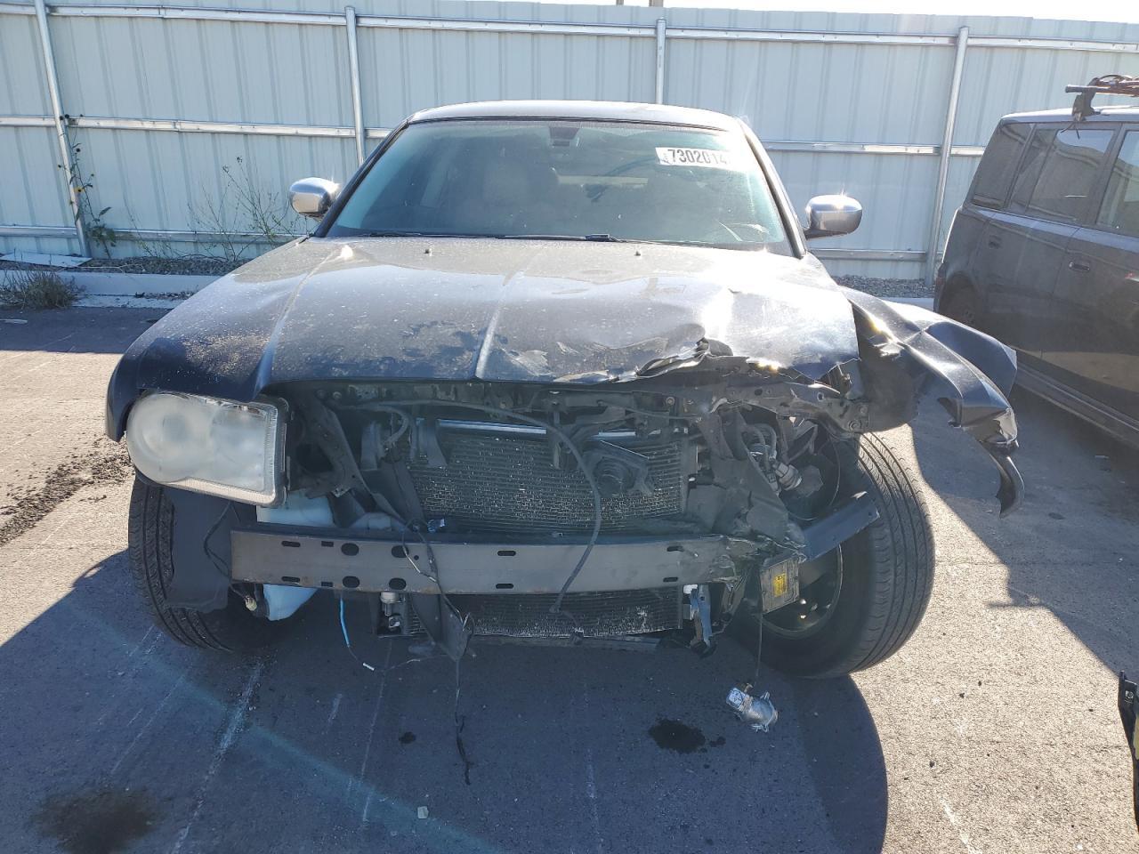 2010 Chrysler 300C - Фото 5