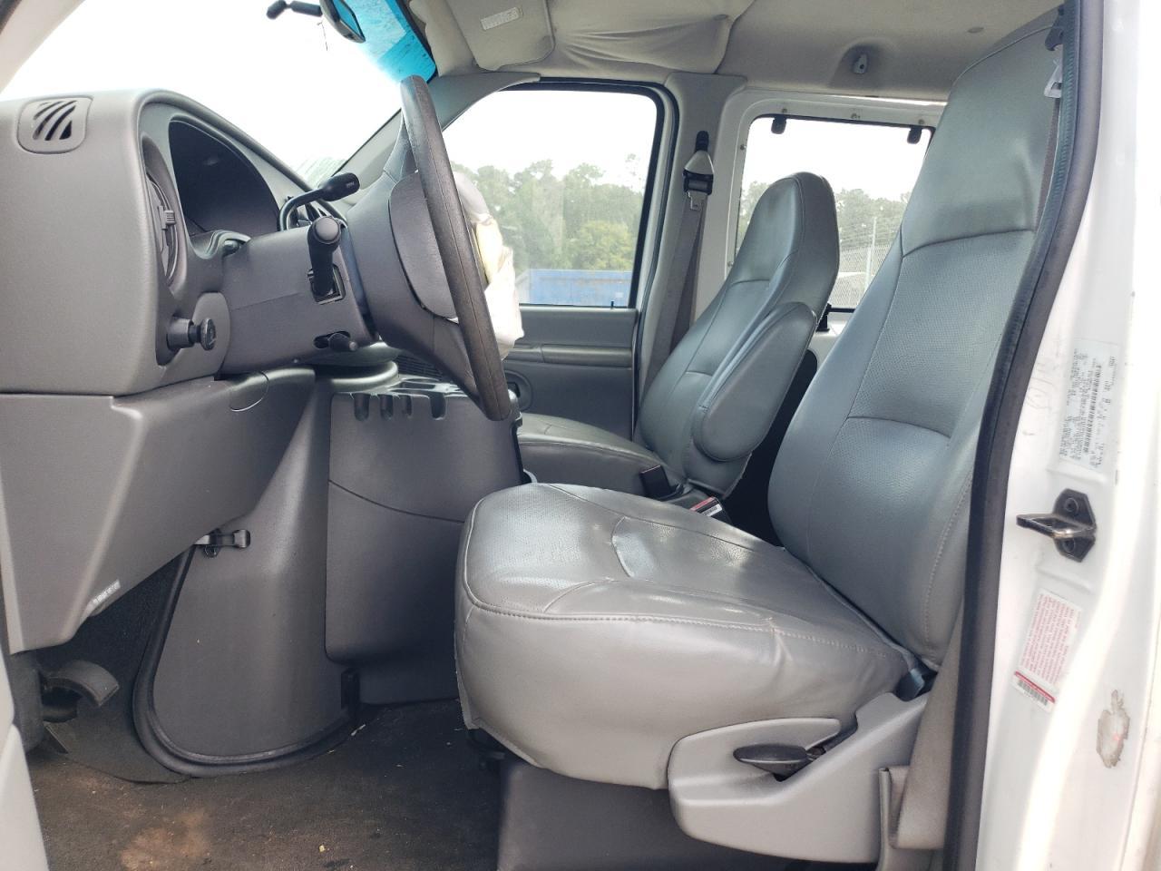 2003 Ford Econoline E350 Super Duty Wagon - Image 7