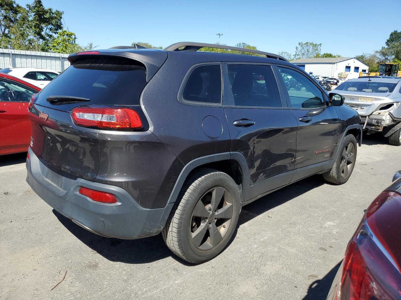 2016 Jeep Cherokee Latitude - Image 3