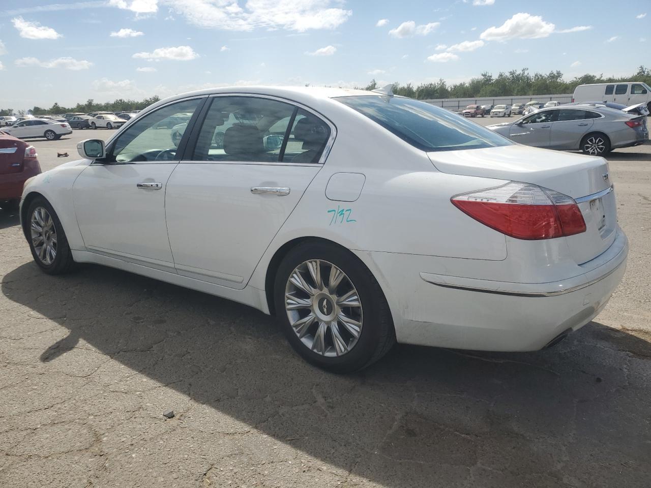 2011 Hyundai Genesis 3.8L - Фото 2