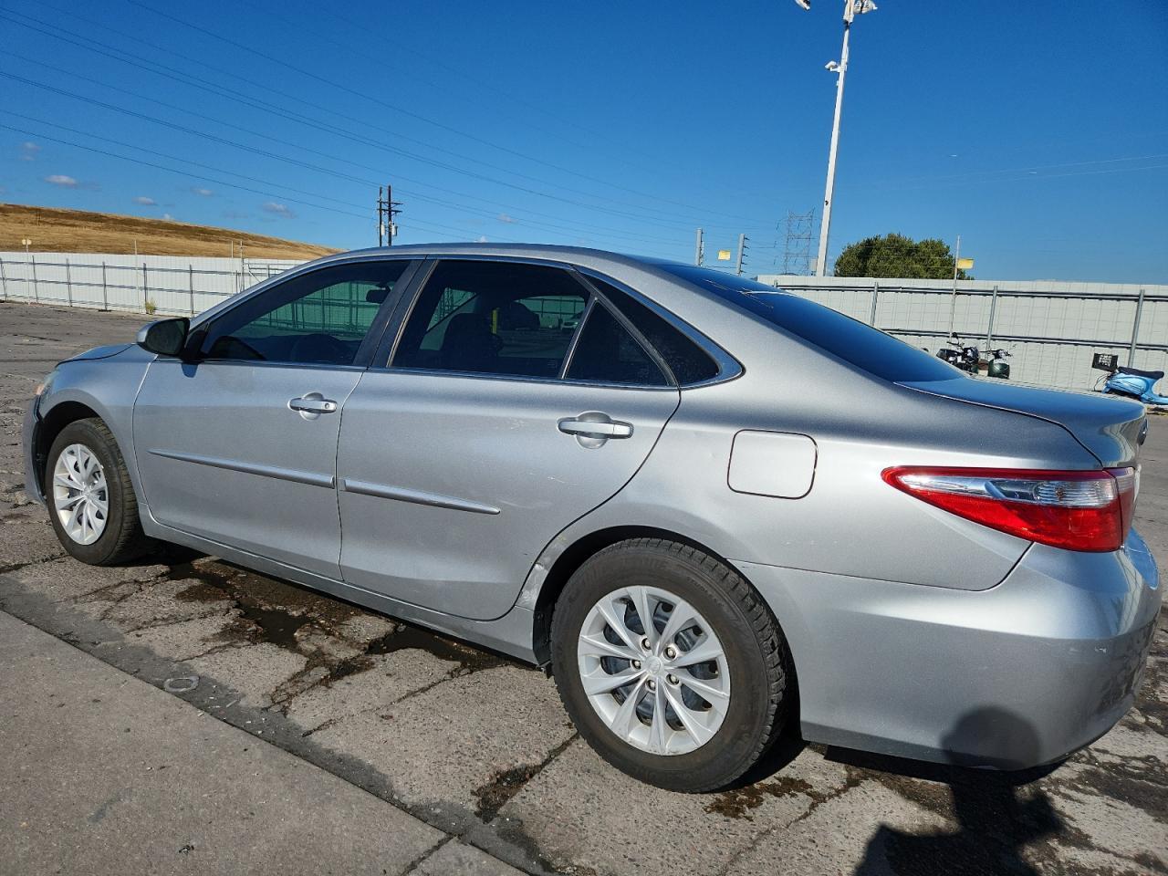 2017 Toyota Camry Le - Фото 2