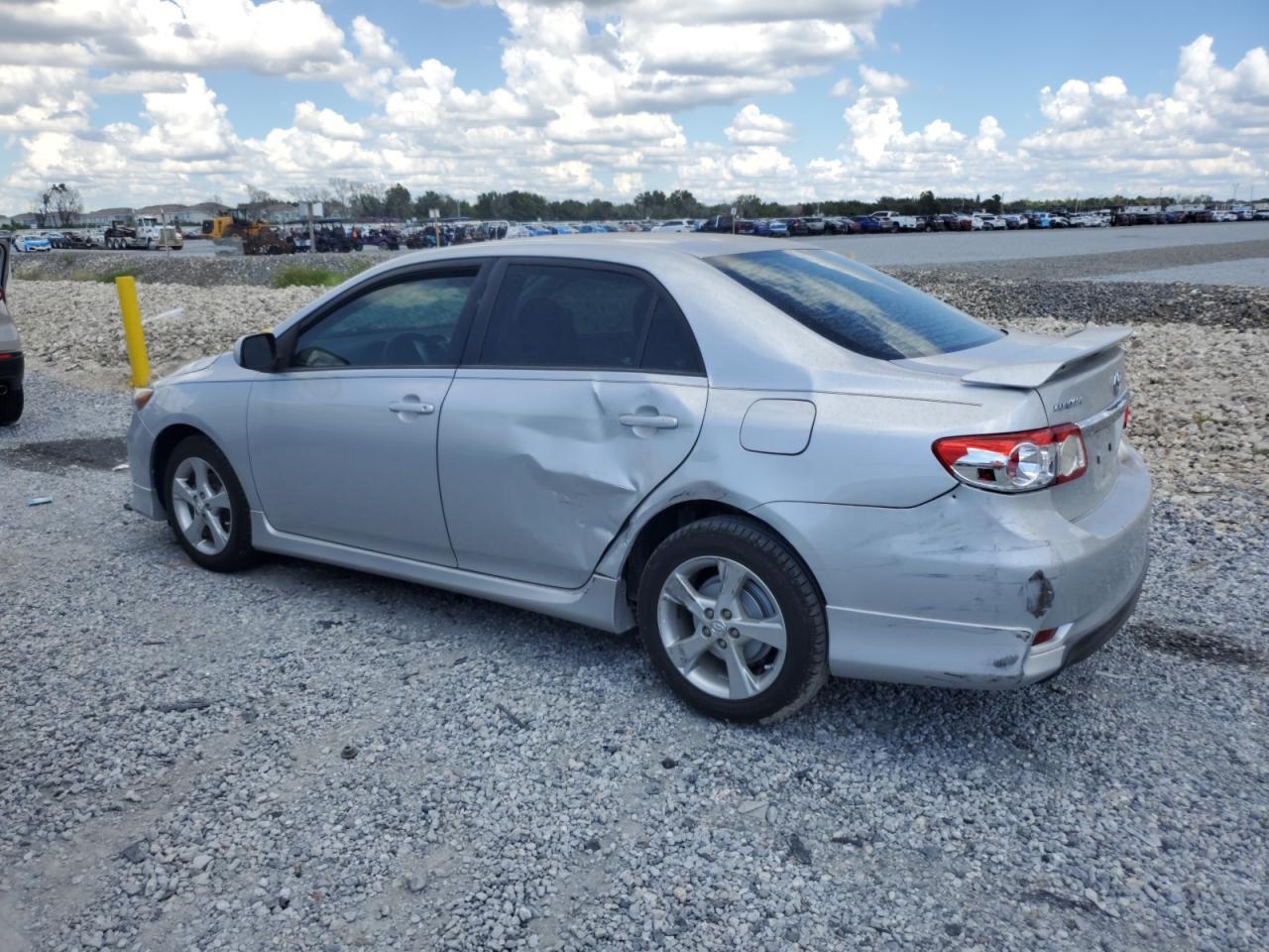 2013 Toyota Corolla Base - Фото 2