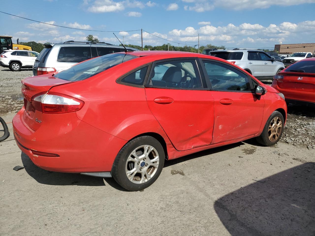 2015 Ford Fiesta Se - Фото 3