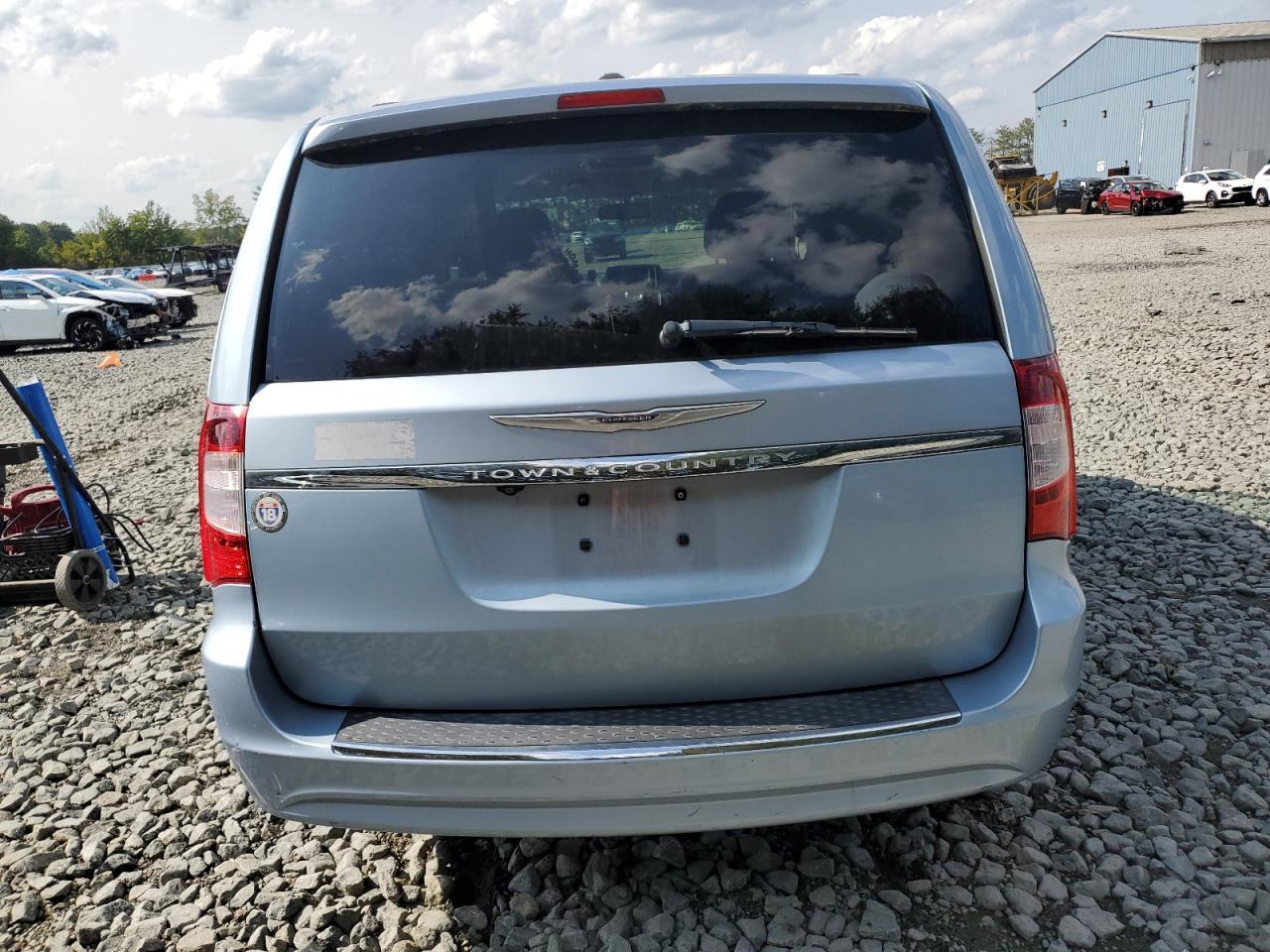 2013 Chrysler Town & Country Touring - Image 6