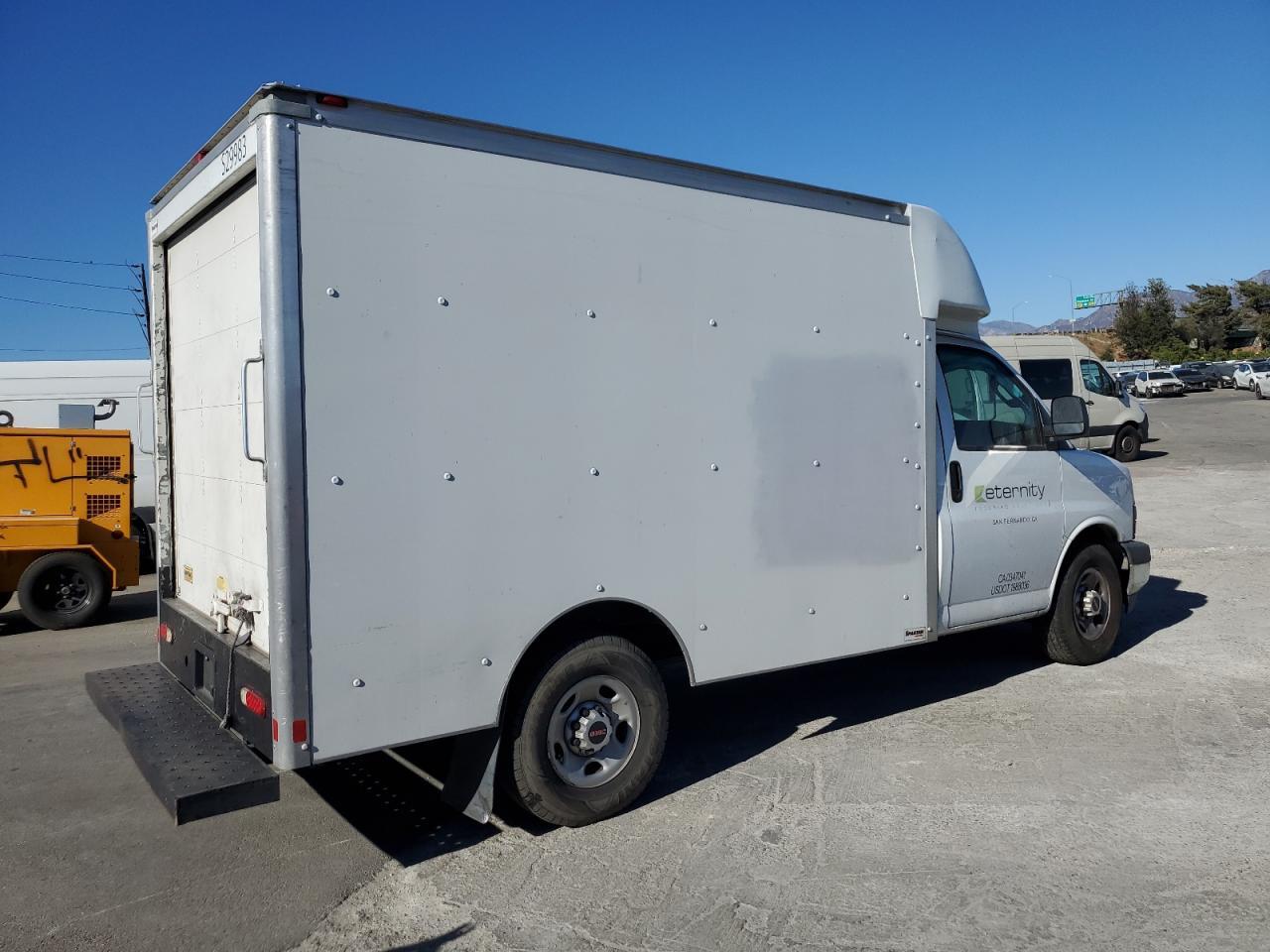 2017 GMC Savana Cutaway G3500 - Фото 3