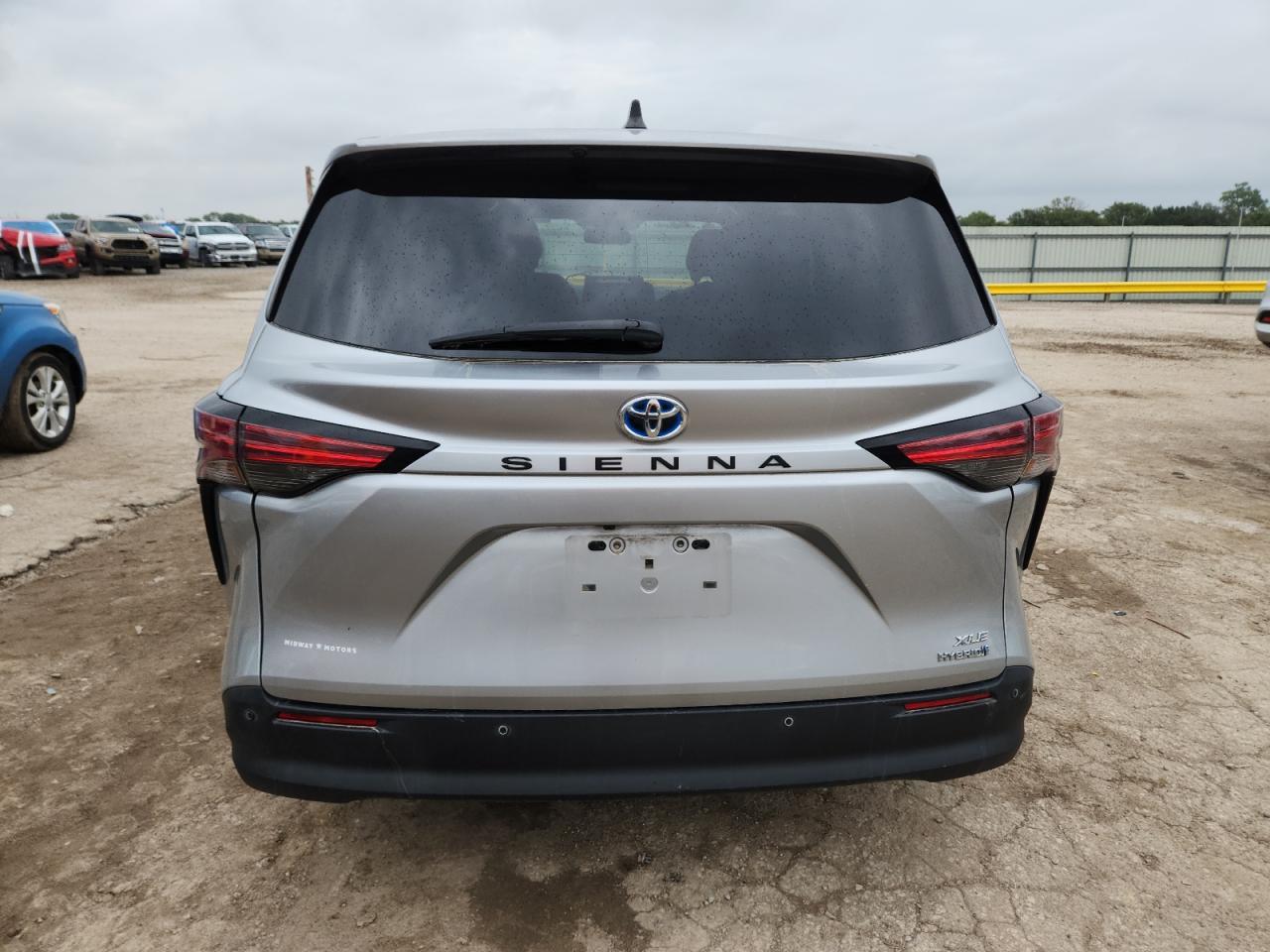 2022 Toyota Sienna Xle - Image 6