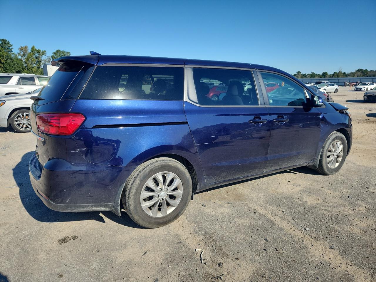 2021 Kia Sedona Lx - Фото 3