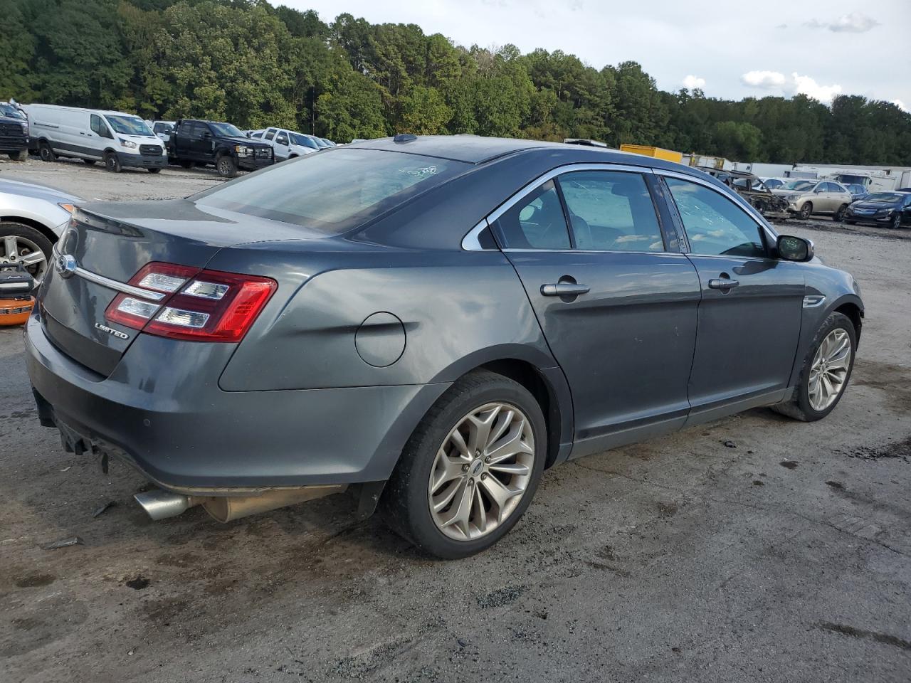 2019 Ford Taurus Limited - Image 3