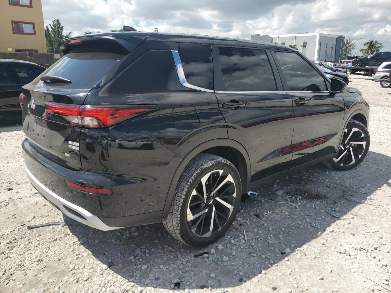 2023 Mitsubishi Outlander Se - Фото 3