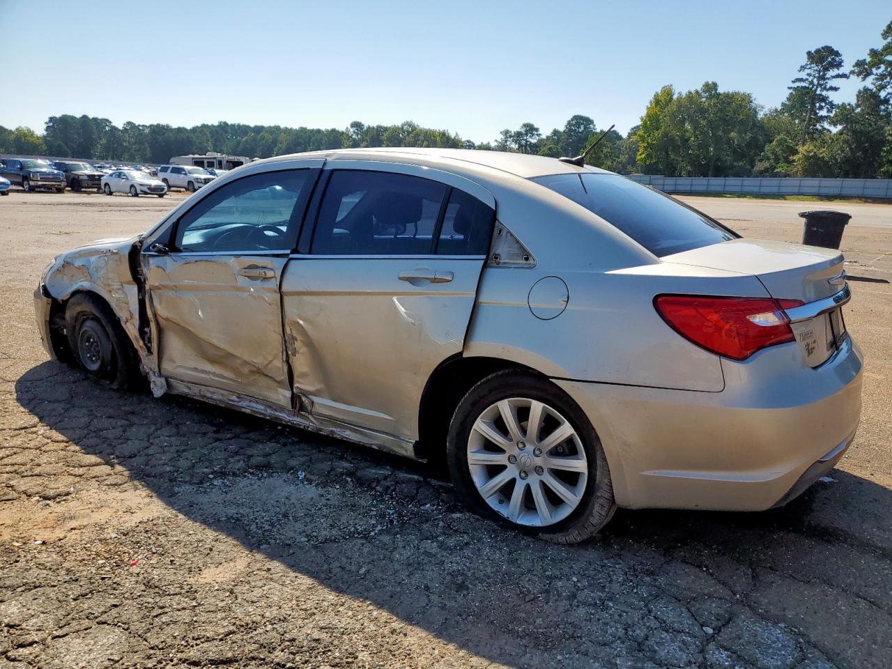 2014 Chrysler 200 Touring - Фото 2