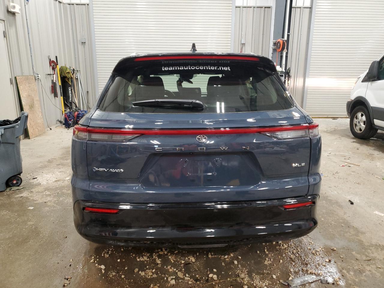 2025 Toyota Crown Signia Xle - Image 6