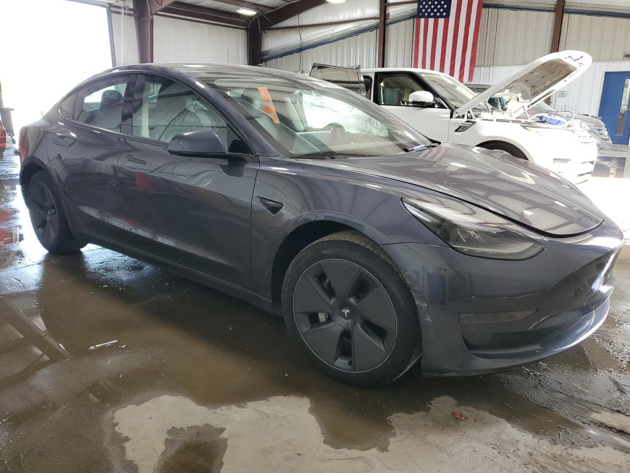 2023 Tesla Model 3 - Фото 4
