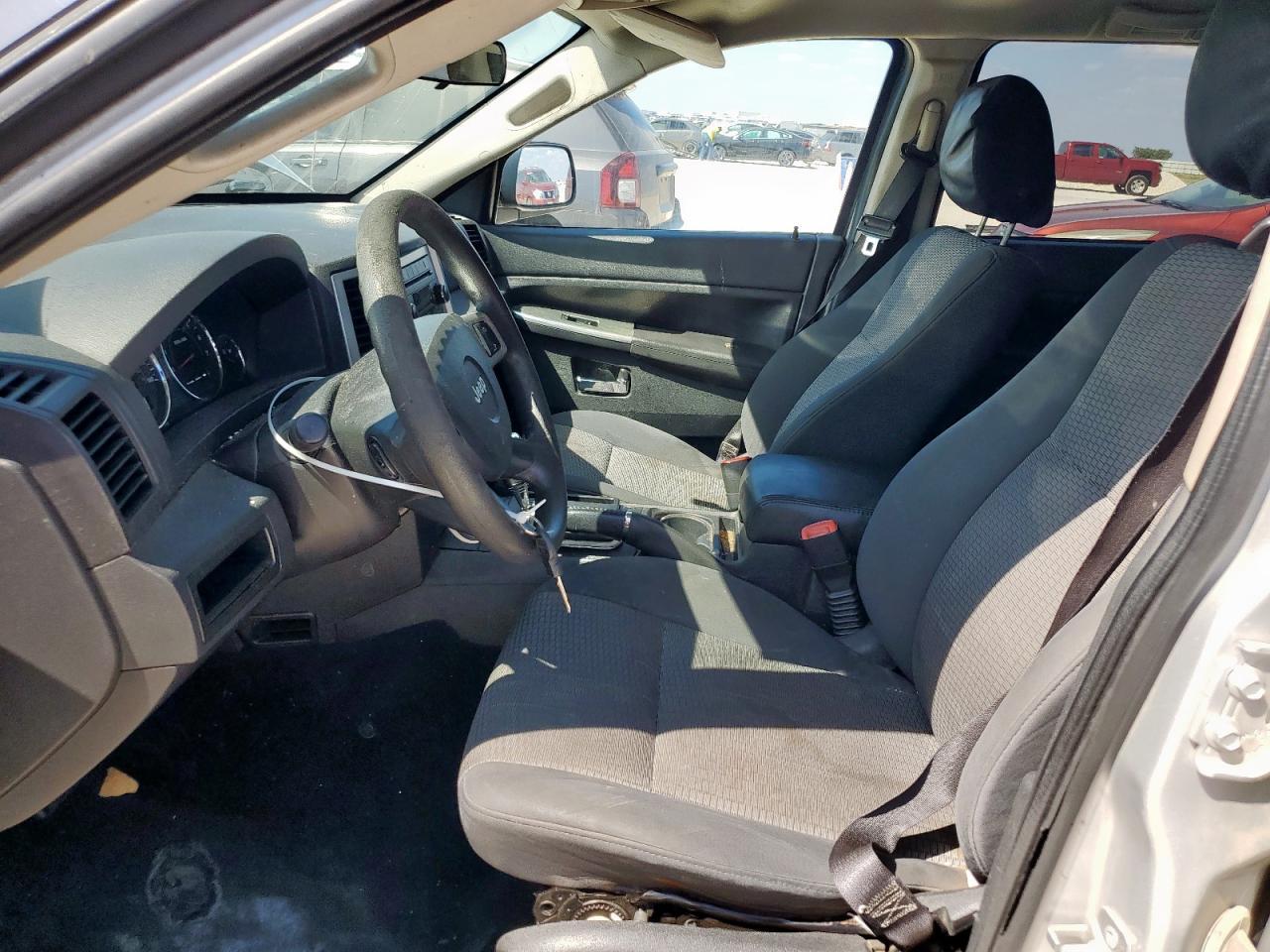 2010 Jeep Grand Cherokee Laredo - Image 7