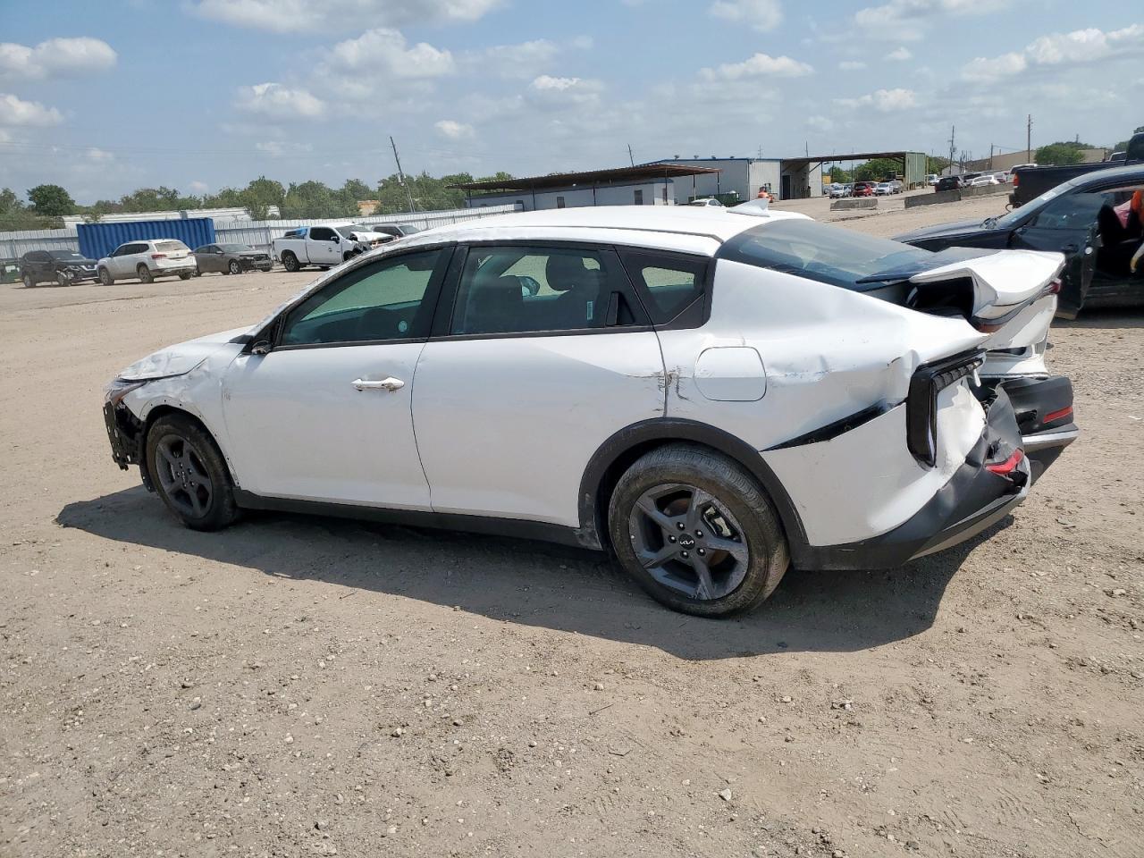 2025 Kia K4 - Image 2