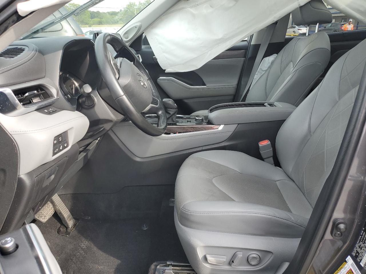 2022 Toyota Highlander Platinum - Image 7